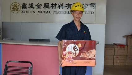 中秋將至，冷軋不銹鋼帶廠家鑫發(fā)金屬對優(yōu)秀員工進(jìn)行拜節(jié)慰問